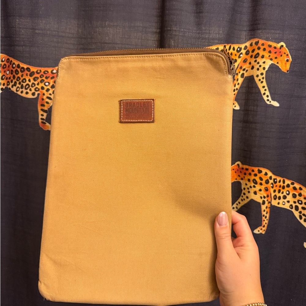 Bradley Mountain Tan Laptop Case